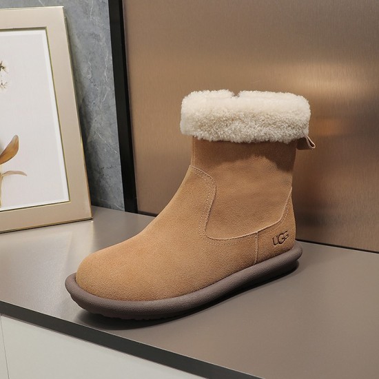 On December 19, 2023, UGG curly fur thin sole boot lining: Lamb wool gives you a warm double layer fur integrated upper for the whole winter. The upper is comfortable and soft, with sharp lines outlining a unique silhouette, exuding confidence and fashion