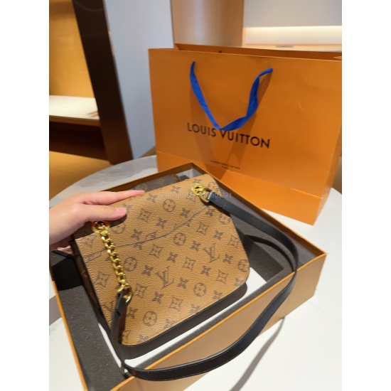 August 14, 2023 LV/Louis Vuitton Postman Bag ➕ wallet ➕ Mouth red envelope combination box set size 22cm gift box packaging