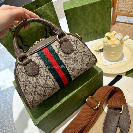 2023.08.14 P Folding Gift Box Package Size: 2142 Gucci Kuqi New Ophidia Boston Pillow Bag Simple and Modern Design - Combined with Bright and Beautiful Red and Green Belts ✨ Inside the original version! Excellent upper body effect, a king who combines bea