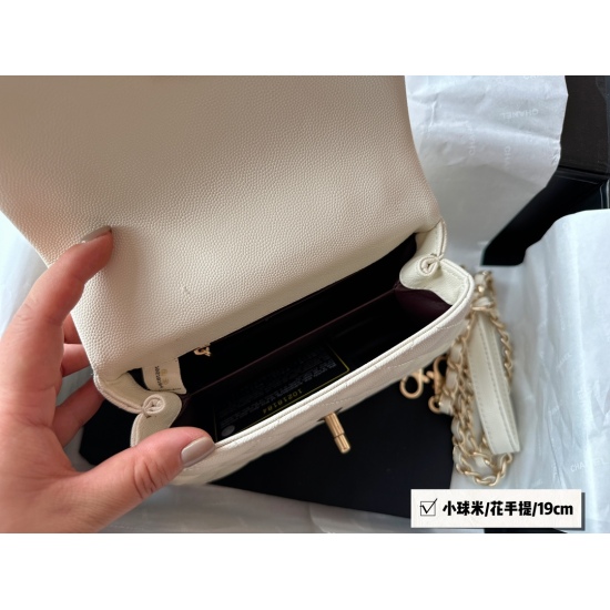 On October 13, 2023, 230 boxes and unboxing can be easily taken! Size: 19 * 14cm Xiaoxiangjia Coco Handle Handbag Small Ball Pattern Cowhide Material Original Hardware!!