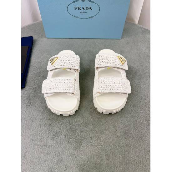 On November 17, 2024, Prada's latest model: original customized Lafite grass lining: imported mixed breed sheepskin sole: original 1:1 molded outsole heel height: 2.5cmsize: 35-41P290