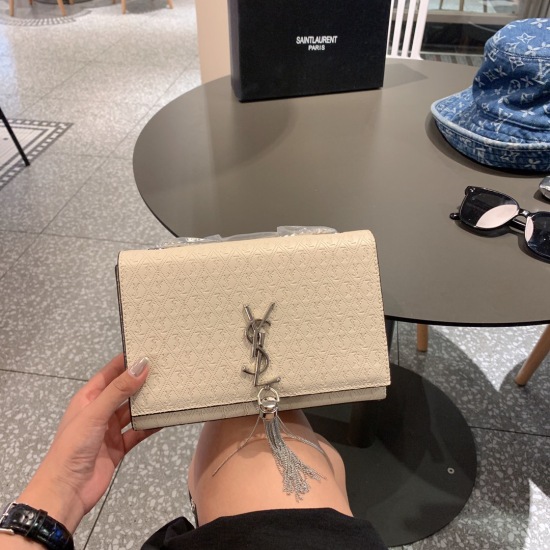 2023.10.18 p170 Saint Laurent YSL ♥ : ♥ The latest synchronized version of the classic crossbody bag chain bag counter, featuring exquisite designs from the latest season, classic logo embellishments, super large capacity, and special hardware,! The proce