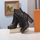 2023.12.19 Counter synchronization L The classic high heeled Martin boots from Louis Vuitton are a popular option that has been out of stock repeatedly. The cool and neat design lines and fabric, with a top layer of calf leather and LV special vintage lea