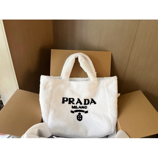 2023.11.06 175 Boxless Size: 36 * 32cm Prada Towel Shopping Bag: Handheld Plush Bag Series Spicy~Soft Cocoa Love Love Looks Like You Want to Hug It~Invincible Fashionable and Fashionable~Haha Really Fragrant
