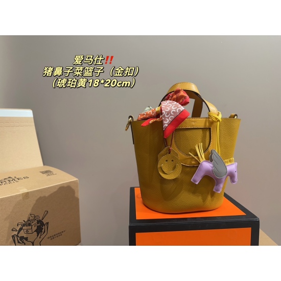 2023.10.29 Gold buckle P220 full set packaging ⚠ Size 18.20 Hermes Pig Nose Vegetable Basket ✅ The matte color with pure leather and cowhide texture is so beautiful! Super versatile, high-end and textured, with ample capacity