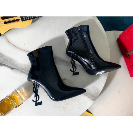 20240403 350 New [Saint Laurent] YSL Saint Laurent Logo Letter High Heel Boots for the 2023 Autumn/Winter Paris runway. This time, the designer injected an inner zipper opening to make it easy for you to handle your feet in any place. Comfortable, versati
