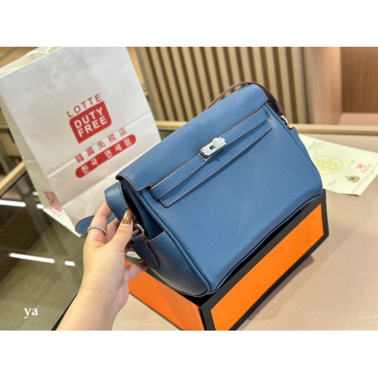 2023.10.29 235 with foldable box size: 26.20cm Hermes New Kelly size is just right! Really, ma'am. Nice looking, ma'am ⚠ The top layer cowhide bag is particularly textured!