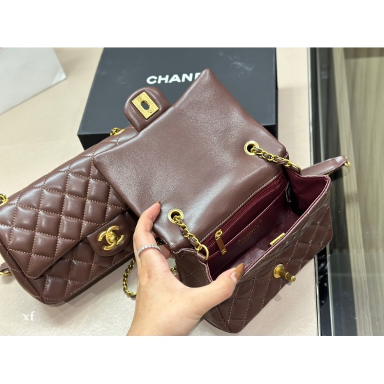 On October 13, 2023, 240 245 comes with a foldable box and an airplane box size of 17cm 20cm. Chanel's new mini is the best and most desirable item of the season