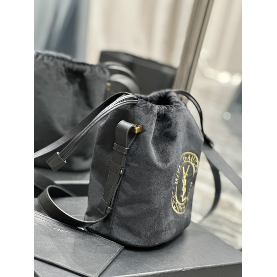 20231128 Batch: 630 ＜ Black ＞ RIVE GAUCHE New Product Embroidery with Cowhide Drawstring Bucket Bag Continuing the RIVE GAUCHE Series, Another Popular Beauty Bucket Bag with Drawstring Design. The front is decorated with a classic logo embroidered badge, 