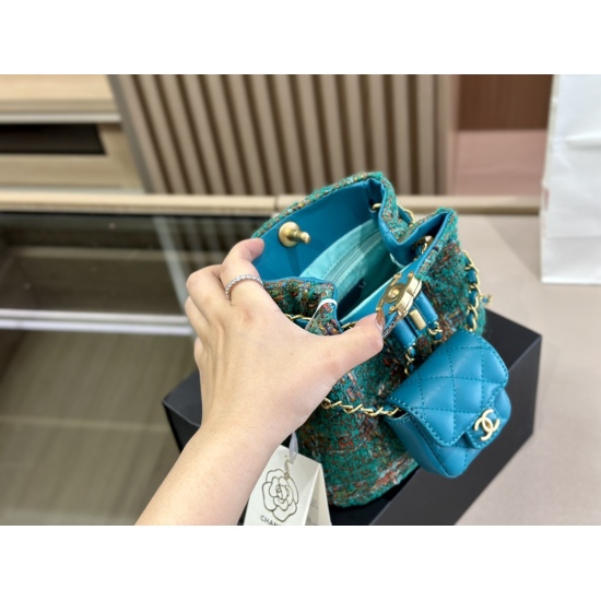 On October 13, 2023, 245 comes with a folding box, Chanel 2-in-1 double shoulder bag, Chanel woolen double shoulder bag, fashionable and essential double bag, super exquisite size 18.17cm
