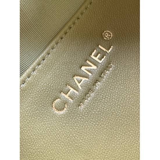P1040 ✅  CHANEL31bagmini olive green? The more I recite, the more I like it! Recently, 31bag is not so popular. At the beginning, I complained with my friends about the green color, but I saw it when I passed the store. After a try, it was really fragrant
