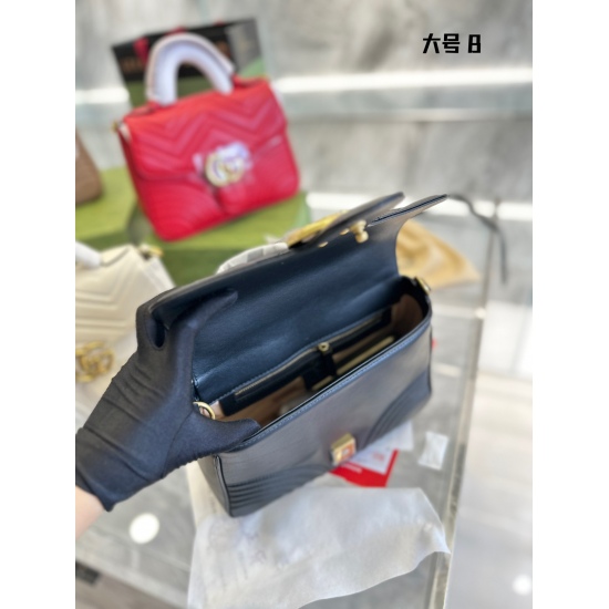 On October 3, 2023, p215, I will continue to send beautiful GUCCI until you have it. Open the Sweet Date Stamp with the GG Marmont handbag. This GG handle messenger bag still has a simple and atmospheric design! Fashion Classics! 190 is undoubtedly one of