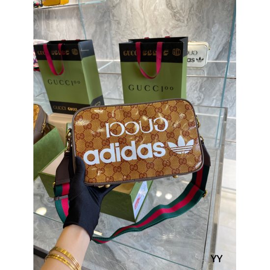 On October 3, 2023, p170 was truly amazed by Gucci X Adidas. Explore the joint collection of ribbons and GG letter interweaving patterns cleverly paired with white three stripes and clover logo. The inspiration for this collection comes from the creative 
