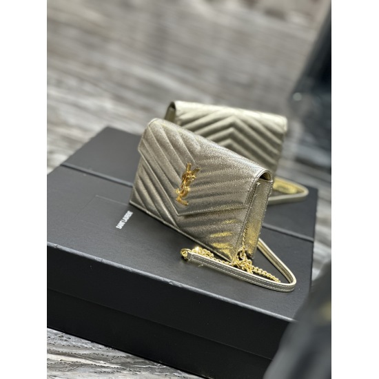 20231128 batch: 590 gold diamond patterned gold buckle_# Monogram woc_ The 19cm # woc small envelope bag has arrived. Speaking of envelope bags, Y family's one must have a name! The whole package is made of Italian cowhide, with a three-dimensional design