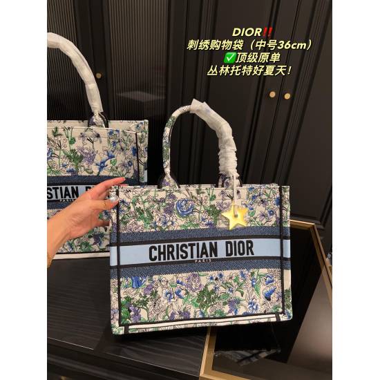 2023.10.07 Large P300 ⚠️ Size 42.34 Medium P290 ⚠️ Size 37.27 Dior Embroidered Tote Bag ✅ Top grade original matching inner liner star pendant, classic atmosphere without losing personality, easy to handle with any combination, it is a must-have item for 