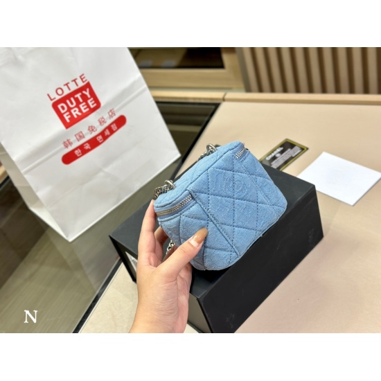 On October 13, 2023, 200 205 comes with a foldable box Size: 11.10cm 18.11cm Chanel Mouth Red Envelope Box Wrap Small Cute Denim! Very advanced!