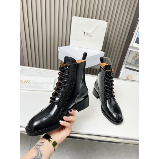 2024.01.05 Dior 2023ss early spring new model, retro British style block Martin boots, Xuan style versatile slim feet yyds. The three-dimensional and full shape, handsome and comfortable on the feet is a very retro style, full of aura, design style is ver