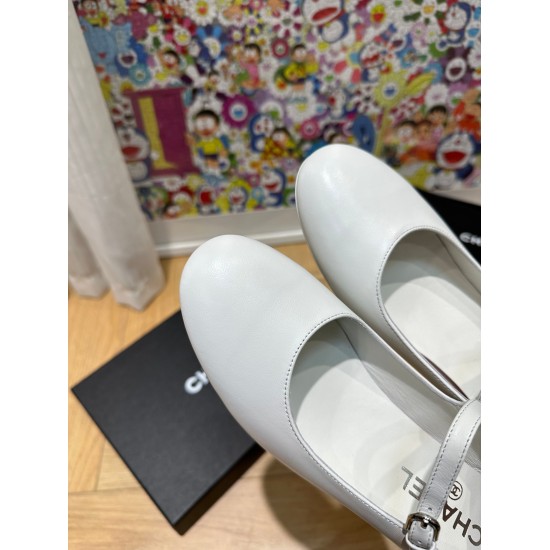 twenty million two hundred and forty thousand three hundred and twenty-six P310CH@NEL Chanel Xiaoxiang 24c, a new product in spring and summer with thick soles, high heels, waterproof platform, and hot diamond sandals. Every season, Grandma Xiang's home i