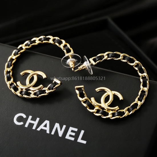 2023.07.23 Xiaoxiang Chanel New Lambskin Earrings ✨ Every detail is meticulously crafted, and this design is very beautiful. This is truly super beautiful, super immortal, and exquisite. It's a must-have for little sisters