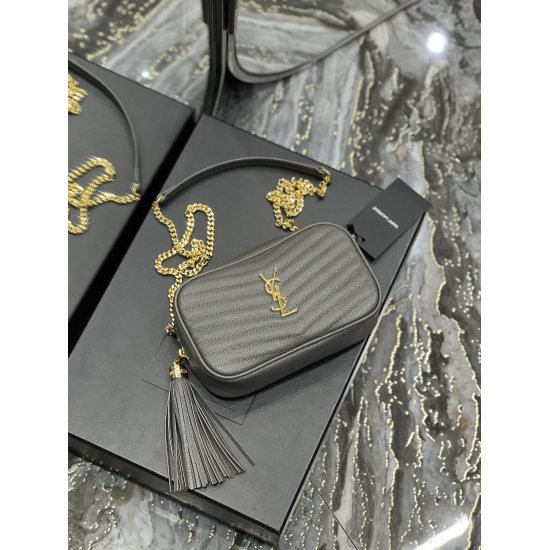 20231128 batch: 580 gray gold buckle_ Top imported cowhide camera bag, ZP open mold printing, to be exactly the same! Very exquisite! Paired with fashionable tassel pendants! Full leather inside and outside, with card slots inside the bag! Very practical 
