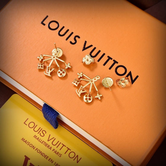 20240411 BAOPINZHIXIAO's explosive and atmospheric LV earrings, LOUIS VUITTON, swept the fashion industry, showcasing unique insights into classic elements of street photography and high-end refinement. Top quality electroplating with color separation is 