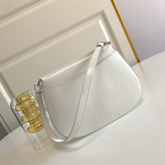 On March 12, 2024, P640 small size {flip white} exclusive PRADA new vintage underarm bag is coming! This year's popular vintage underarm bag has always been popular. The whole leather is delicate and smooth, and the irregular shape of the bag design is co