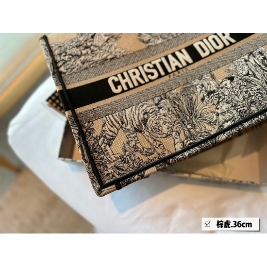 2023.10.07 290 box size: 36 * 28 cmD home tote shopping bag CDBooknote23 latest shopping bag 3D embroidery non ordinary goods search dior tote tote