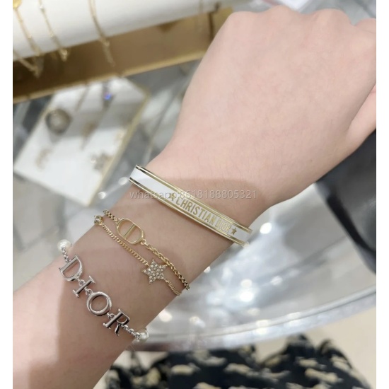2023.07.23 Dior new beautiful bracelet white gold black gold green lavender color matching cool and cute Dior new bracelet with any style is also absolutely purple! Dior, this new bracelet is a recent addition. It is relatively simple, atmospheric, and th
