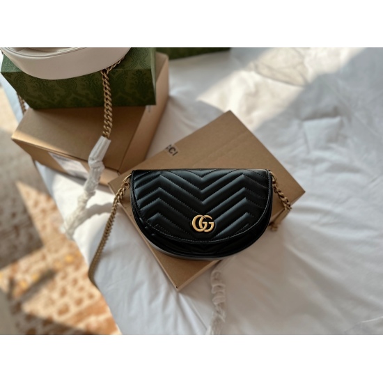 2023.09.03 185 box size: 20 (top width) * 14cmGG marmont 23ss saddle bag, it's hard not to love the original hardware version inside! The upper body effect is also amazing!