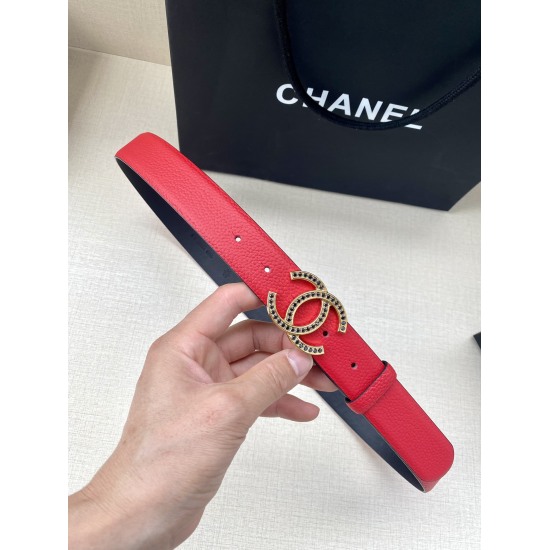 On August 7th, 2023, Chanel (Chanel) has a width of 3.0cm and a uniform grain surface. In summer, it is multi-colored with gold and silver metal inlaid with diamonds and steel buckles. Women's versatile style