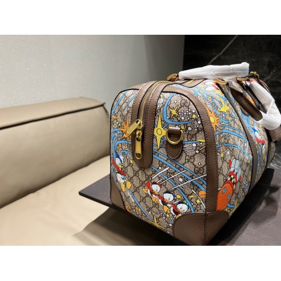 2023.10.03 p225 ⚠️ Size 46.36 Kuqi travel bag, Donald Duck co branded model, with Gucci travel bag's poisonous old flowers, it's really beautiful. I don't think it's very big, but it can fit very well. Please boldly add a hundred to look good