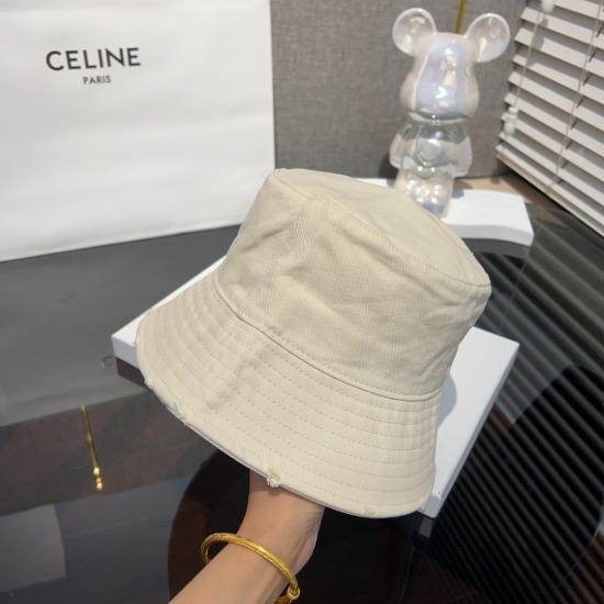 2023.10.02 Special Approval 50CELIN Sailin Classic Pattern Fabric Fisherman Hat ♀️ During the autumn and winter seasons when wearing coats, it is important to wear a fisherman's hat that exudes sophistication and temperament 〰️ The fabric is lightweight, 