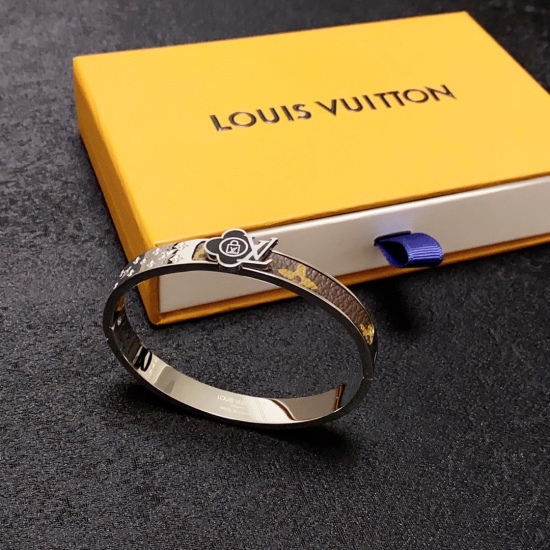 2023.07.11  New Product Original Order LV Bracelet Louis Vuitton Counter Consistent Material Popular Shipping Design Unique Retro Vanguard. The 14K Precision Color Preservation Edition of the bracelet has been deeply loved by MM since its launch. Each col