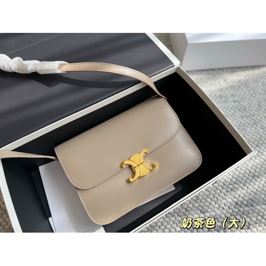 2023.10.30 225 140 box (upgraded version) Size: 23cm * 17 (large) 19cm * 15 (small) Celine Arc de Triomphe! Very high-end! Very advanced! Great for summer! ⚠️ Cowhide! Cowhide!