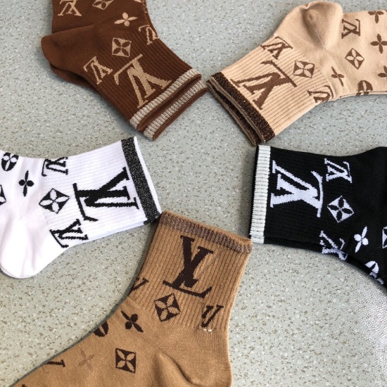 2024.01.22 Comes with packaging [one box of five pairs] LV's most classic short and medium-sized socks! Counter synchronization, pure cotton socks and socks, big brands on the street, essential for trendsetters, super easy to match