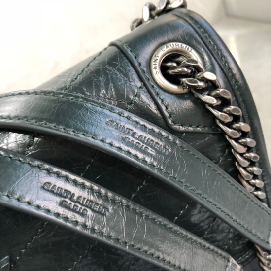 20231128 Batch: 630 ❤ Dark dark green ❤ 【 Hot selling Niki 】 Breakthrough the use of distressed oil wax cowhide, the waxed effect is a bit like a motorcycle style, super cool, classic herringbone pattern, using quilting technology, exquisite stitching tec