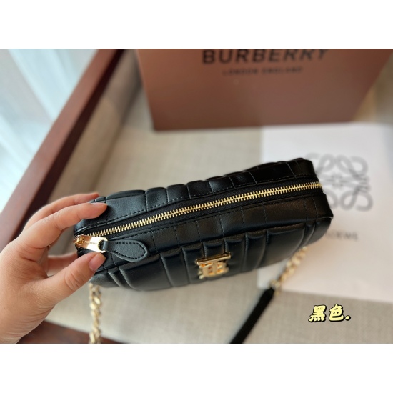 2023.11.17 195 box size: 23 * 16cmbur Lola new camera bag with soft leather and honing seam technology filled with advanced! It looks great with my basic style!