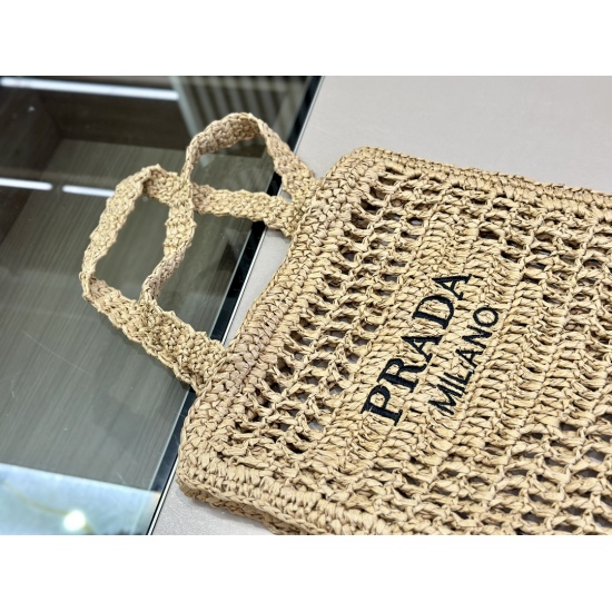 2023.11.06 150 box size: 32.26cm Prada popular internet celebrity with the same Prada Totrafi bag closed your eyes!