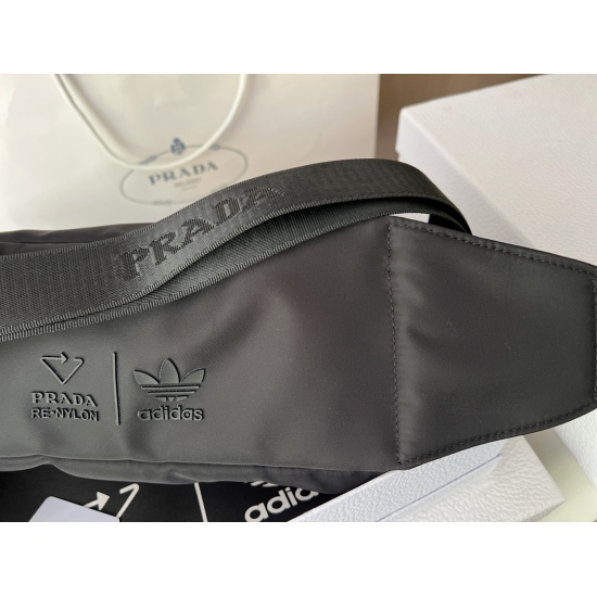 2023.11.06 170 box size: 26 * 11cm debut PradaxAdidas co branded bag with genuine fragrance, and the boy's back is also very beautiful! The girl's back is super handsome! Search Prada Waistpack
