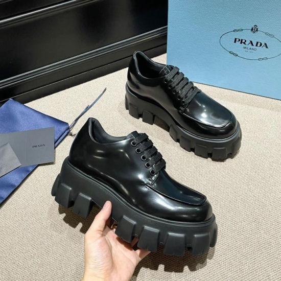 2024.01.05 Top Edition 300 Top Edition! Purchasing level! PRADA's 2021 classic runway new product with logo will never go out of style! The futuristic and high-end appearance of the new series is quite stunning, with a thick bottom that greatly enhances i