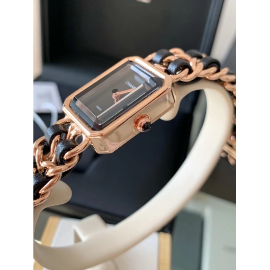 20240417 Chanel Premiere series watch with a price of 260 yuan in gold and white! The inspiration for 1987 comes from the silhouette of the Fangdeng Square in Paris, the ancient sugar cube! The diameter of the watch is 26.1X20 millimeters. The case is mad