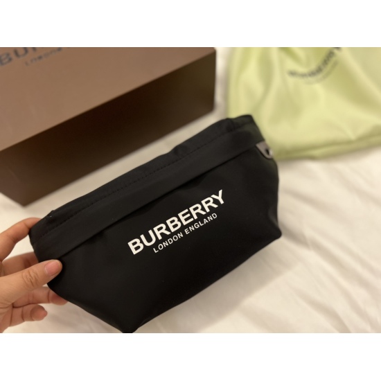 2023.11.17 180 box size: Top width 30 * 15cmbur waist pack! Cool and cute! This waist bag really shouldn't be too easy to carry! I'll definitely like it, right~