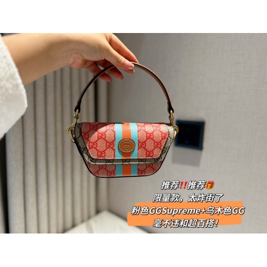 2023.10.03 205 Box size: Bottom width 13, top width 19, height 11GG New underarm bag squeezing street, the ladder shaped bag shape is too beautiful! Casual style street photos! Perfect match with cool and cute, extremely high return rate!