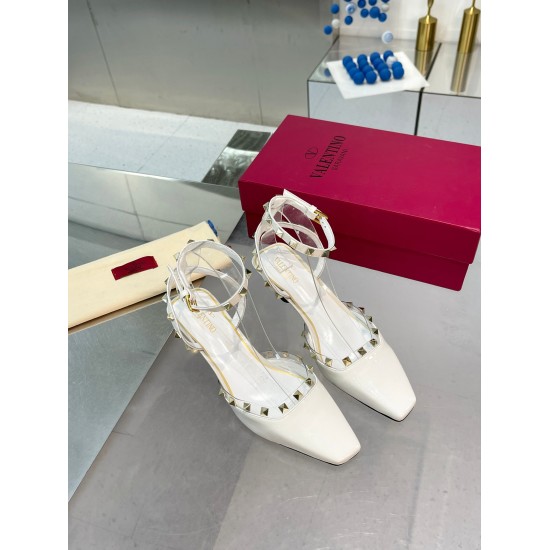 20240414 Valentino 2024 Spring/Summer New Women's Back Air 6 Color New Product Unique [Classic] Small Rivet Hardware Accessories, Highlighting a Full of High Sense, The New Season Will Live Up to Expectations! Worth buying ★ Imported cowhide leather/Absol