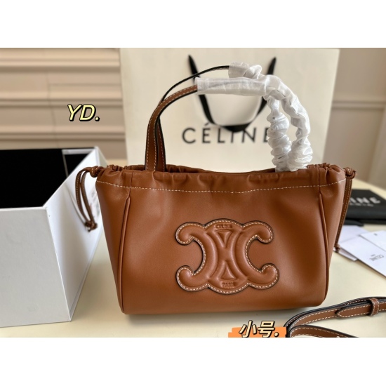 2023.10.30 P215 Small (Folding Box) size: 2216CELINE New Tote Tote Bag with a wide and upright shape, drawstring design~caramel color ➕ Pure black is very versatile! Integrating lazy, casual, beautiful, and practical features, the concave shape is a good 