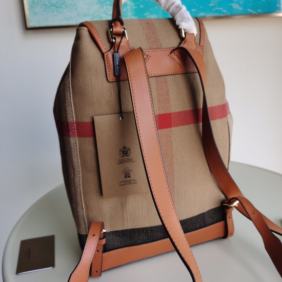2024.03.09P680 [Top Original Order] Bur berry! The new Burberry backpack features the brand's classic plaid pattern and is complemented by leather elements with bright stitching. Featuring a front zippered pocket and an adjustable shoulder strap design. A