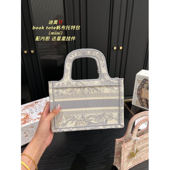 2023.10.07 P210 ⚠️ Size 23.16 Dior Canvas Tote Bag Book Tote (mini) with inner liner, star pendant, classic atmosphere without losing personality, easy to handle with any combination, it is a must-have item for every cute girl