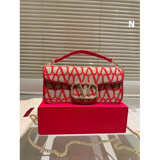 2023.11.10 P215 Folding gift box Valentino Valentino Loco is a must for beautiful fairies. It's also very beautiful. Bags with one shoulder bags unlock fashion charm. cool and cute. The size of the most beautiful girl in the whole street is 27