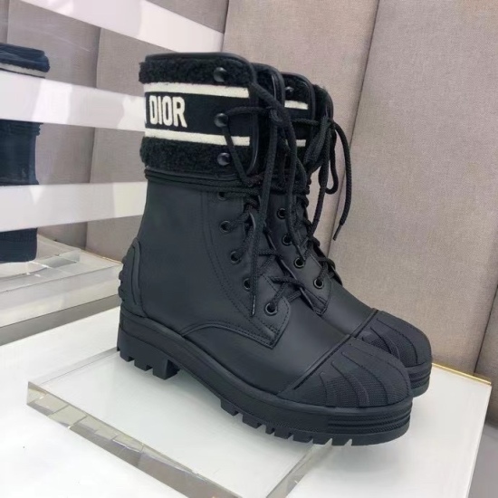 20240414 p320 DIO *: Dior Autumn/Winter Show Style Shell Head Retro Series Motorcycle Boots -- -- -- -- -- -- Top Edition High Definition Shell Head Motorcycle Short Boots ▪️ Upper: Original custom imported waxy leather/imported lamb wool ▪️ Inner lining 