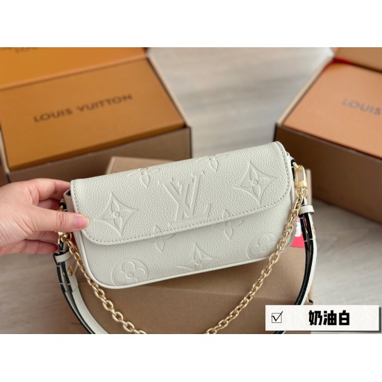 2023.09.03 185 box size: 22 * 12cmL home cream white ivy woc real milk whizz drop~Super suitable for summer double chain design mahjong bag can be cross slung, one shoulder, portable, and built-in card slot is cute and easy to use!
